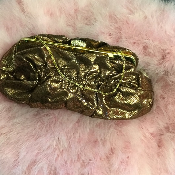 Metallic gathered clutch - Picture 2 of 6